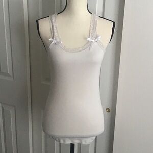 Aero bow cami tank w lace fits like xs, small